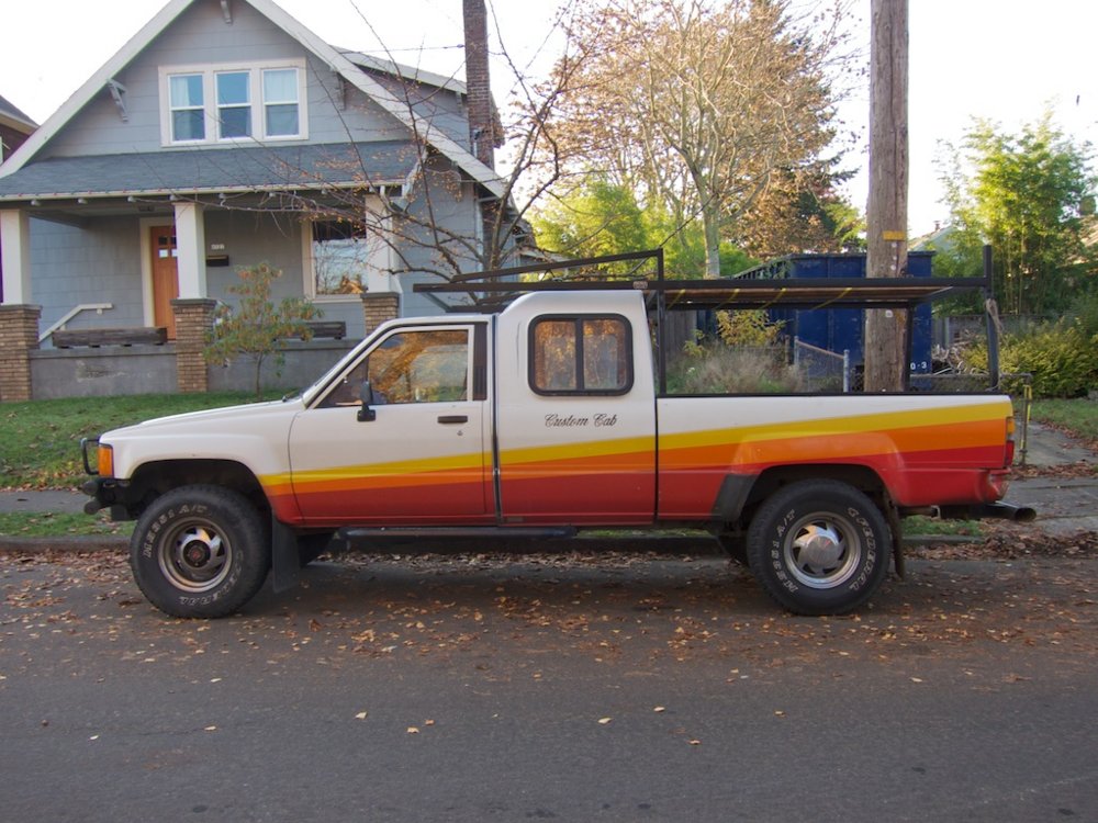 1986 Toyota Hilux Custom Cab 4x4 Truck (1).jpg