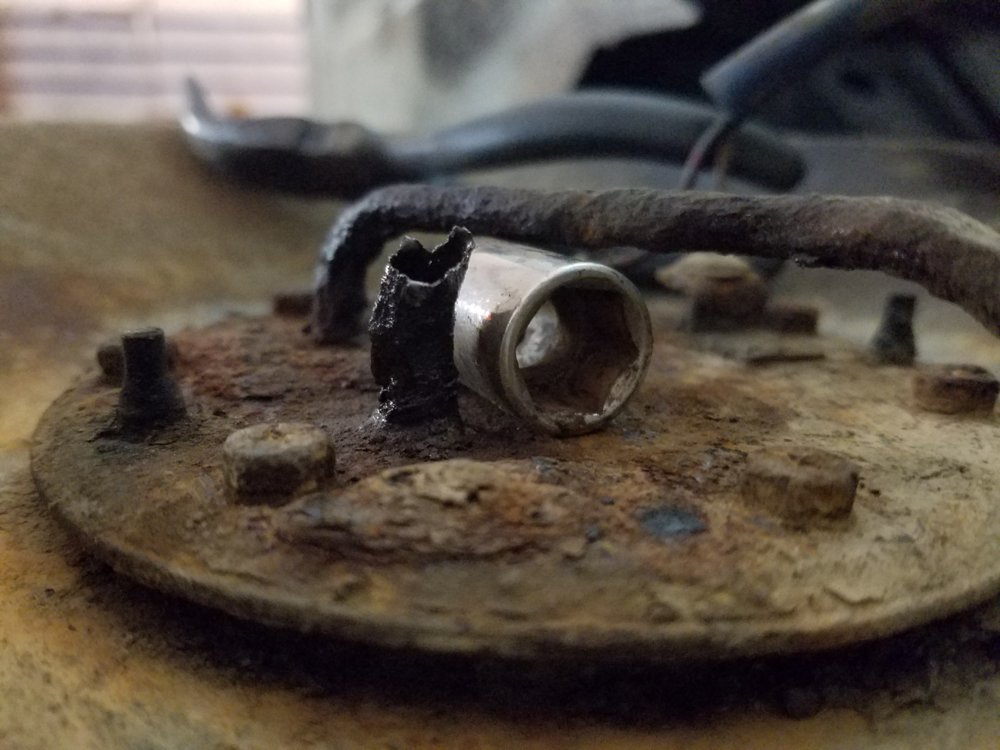 Splicing in fuel line NC4x4