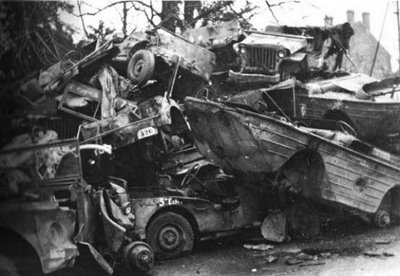a2.bp.blogspot.com__ZbhdqPtbz04_SPgihqUNmPI_AAAAAAAAAaQ_mvXio2XeFBA_s400_JeepJunkYard.jpg
