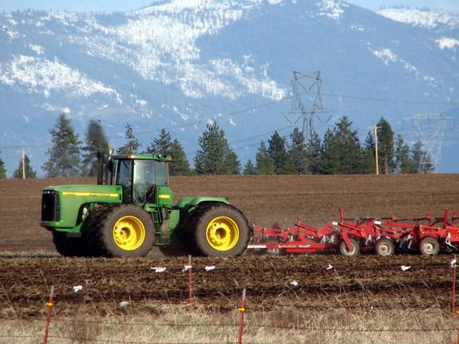 a3.bp.blogspot.com__5ha2AZpMf9Y_Tat31PTLoCI_AAAAAAAAAJU_Smv9y1gI1MA_s1600_tractor_plowing.jpg