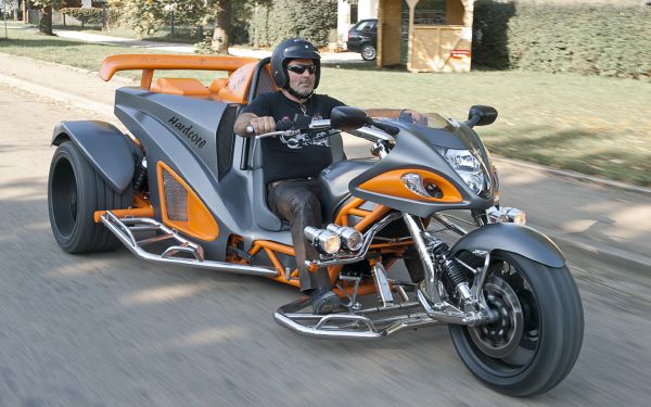 aautobestpics.com_img_Boom_Trikes_Hayabusa_Trike1.jpg