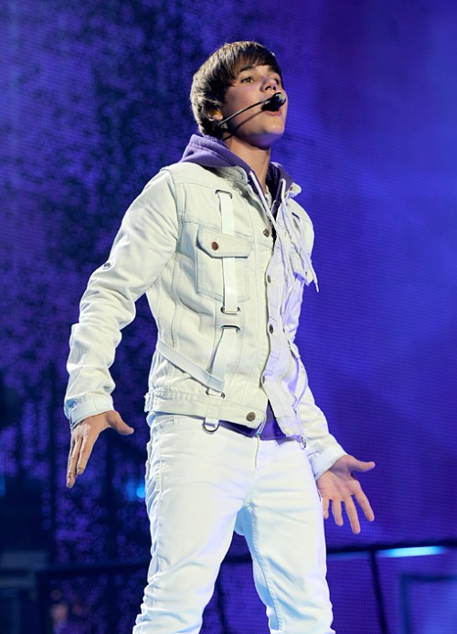 acdn.idolator.com_wp_content_uploads_2010_10_bieber_1_500x694.jpg