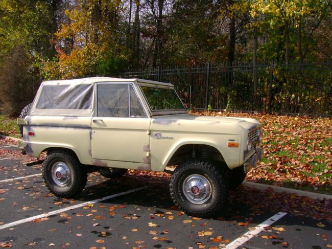 aclassicbroncos.com_photos_data_500_medium_yellow_bronc_right.jpg