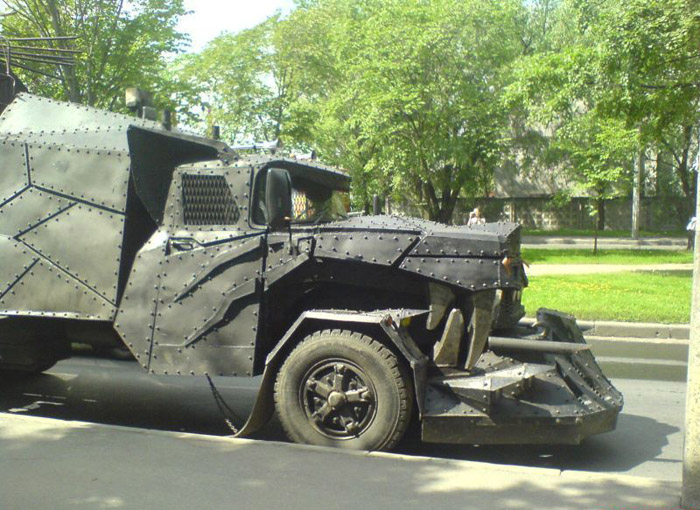 aenglishrussia.com_images_more_mad_max_truck_2.jpg