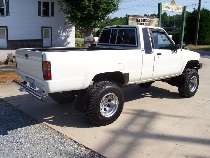 ai107.photobucket.com_albums_m287_toyotadad_85extcab007.jpg