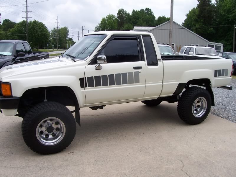 ai107.photobucket.com_albums_m287_toyotadad_85EXTCAB021.jpg