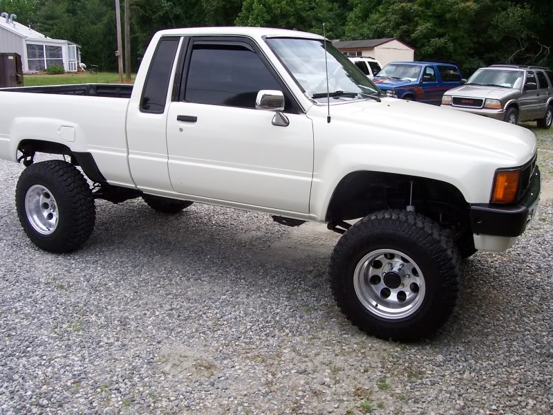 ai107.photobucket.com_albums_m287_toyotadad_85lift002.jpg