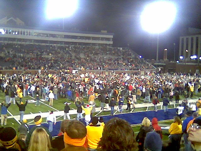 ai11.photobucket.com_albums_a154_mudonthetires10_My_20Camera_20pictures_05Champs_FieldRush.jpg