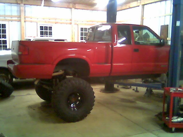 ai11.photobucket.com_albums_a154_mudonthetires10_My_20Truck_liftingtruck1.jpg