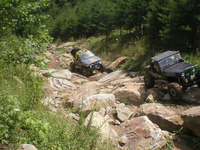 ai11.photobucket.com_albums_a180_bigassedredjeep_harlan_Harlan_207_07_P7200007.jpg