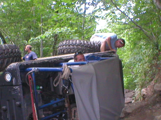 ai11.photobucket.com_albums_a180_bigassedredjeep_harlan_Harlan_208_06_P8040043.jpg