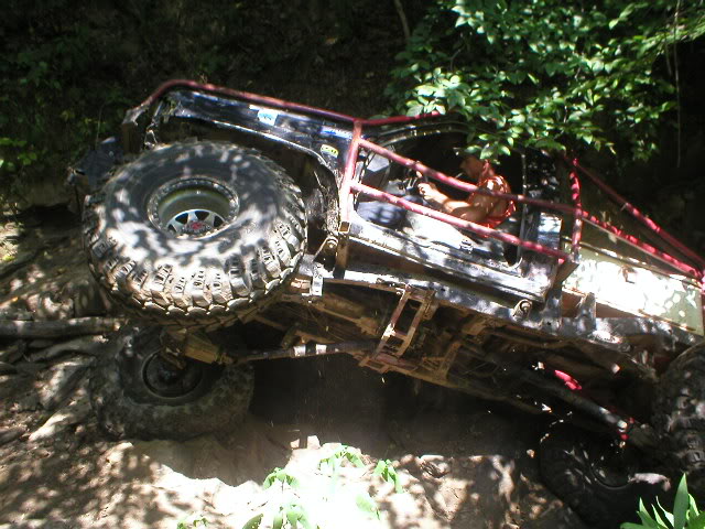 ai11.photobucket.com_albums_a180_bigassedredjeep_harlan_Harlan_208_06_P8040046.jpg