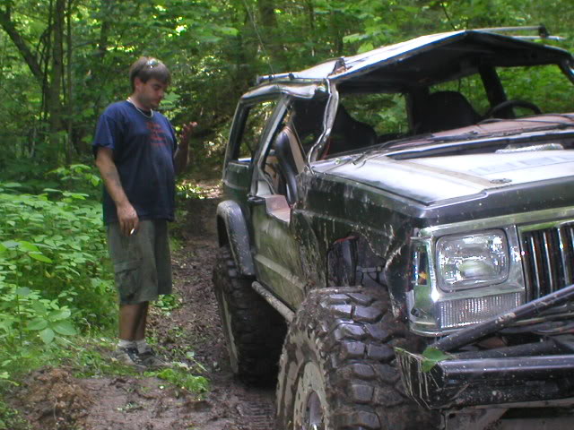 ai11.photobucket.com_albums_a180_bigassedredjeep_harlan_P5270014.jpg