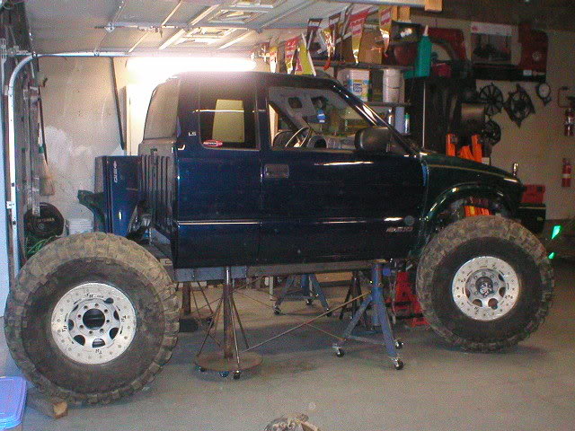 ai11.photobucket.com_albums_a180_bigassedredjeep_new_20one_P3230105.jpg
