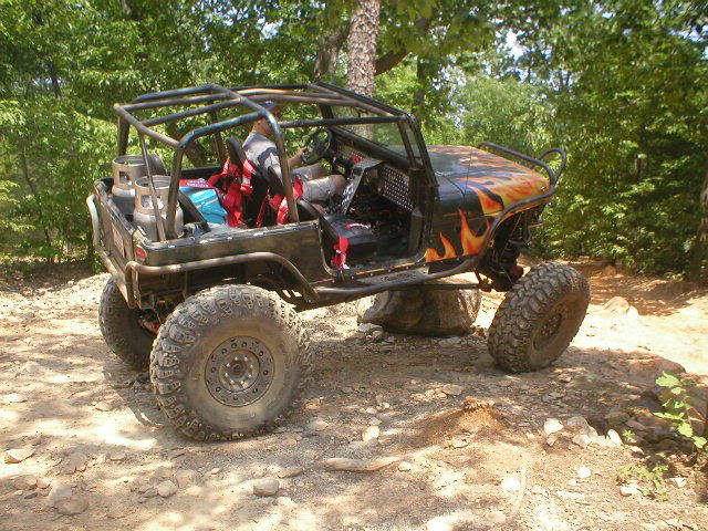 ai11.photobucket.com_albums_a180_bigassedredjeep_UNF_P5260075.jpg