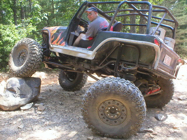 ai11.photobucket.com_albums_a180_bigassedredjeep_UNF_P5260076.jpg