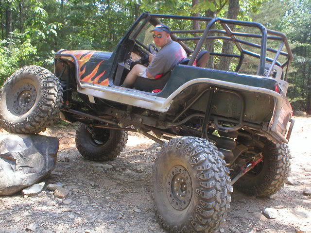 ai11.photobucket.com_albums_a180_bigassedredjeep_UNF_P5260077.jpg