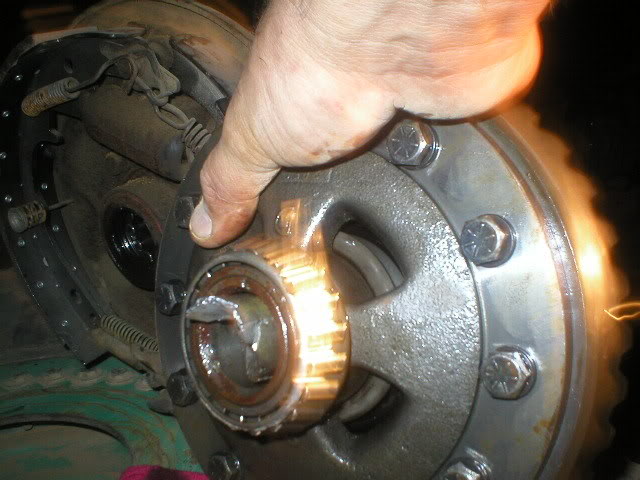 ai11.photobucket.com_albums_a180_bigassedredjeep_UNF_P5260087.jpg