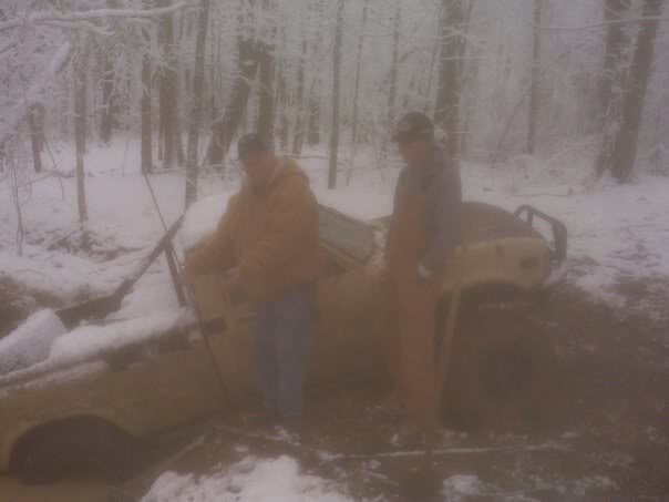 ai1114.photobucket.com_albums_k531_81trailtruck_stuck.jpg