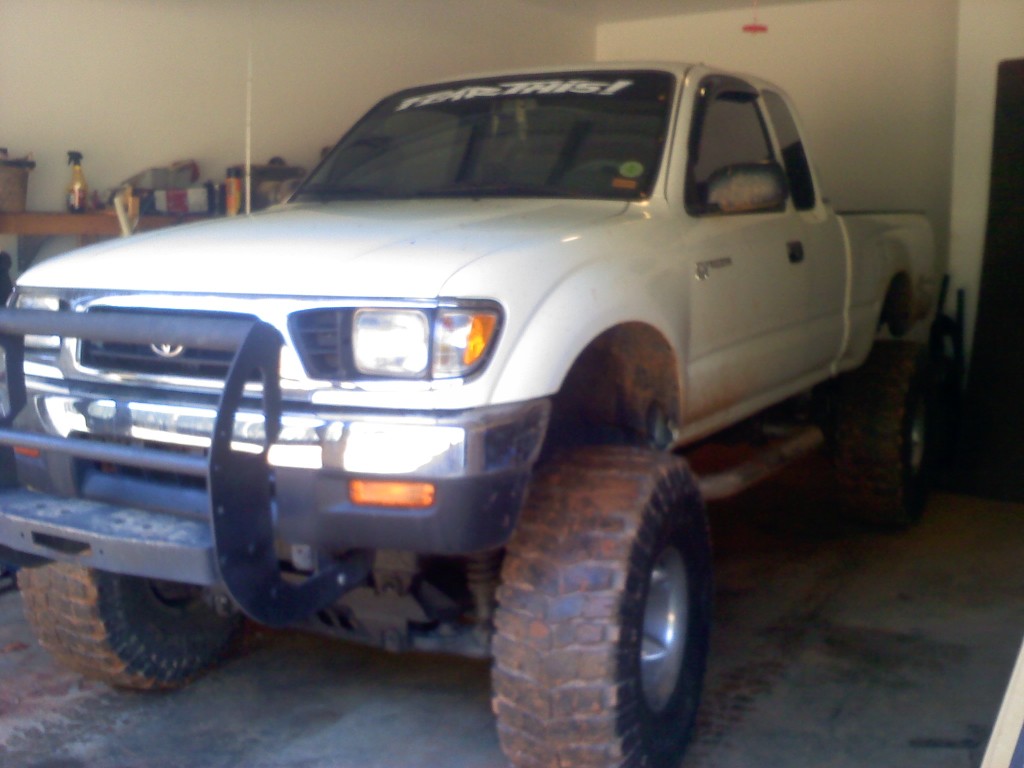 ai1138.photobucket.com_albums_n528_johnr34_craiglist_20toyota_20tacoma_20pics_0119111218.jpg