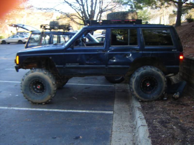 ai114.photobucket.com_albums_n268_Fadunkasaurus_1997_20XJ_1997jeep002.jpg