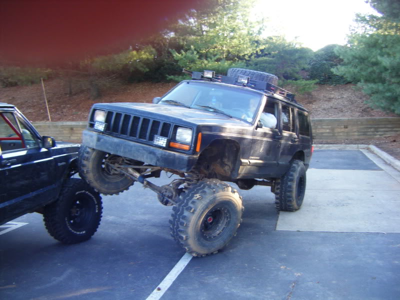 ai114.photobucket.com_albums_n268_Fadunkasaurus_1997_20XJ_1997jeep008.jpg