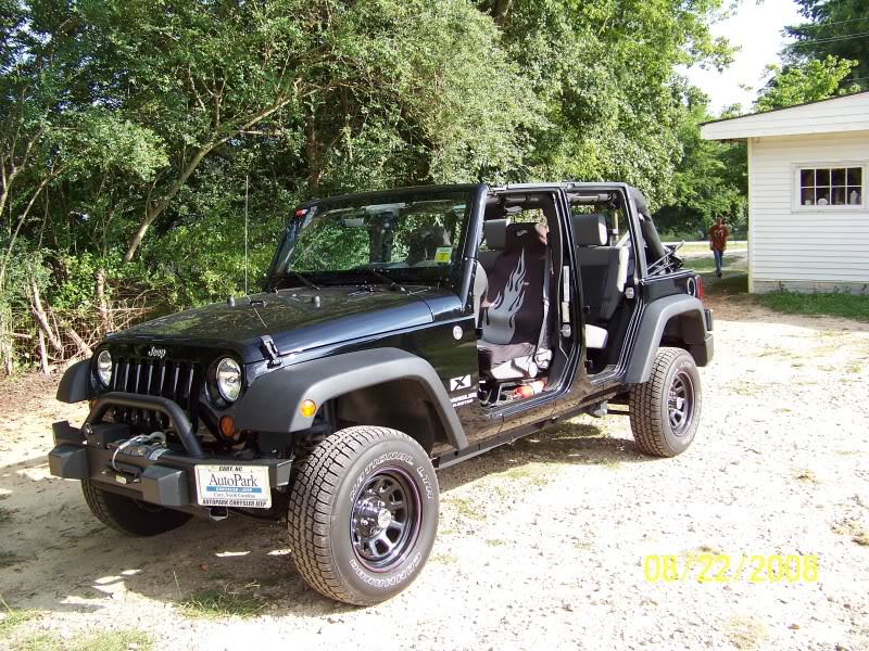 ai115.photobucket.com_albums_n310_cj5lovr2000_JeepJKnodoorsnotop3.jpg