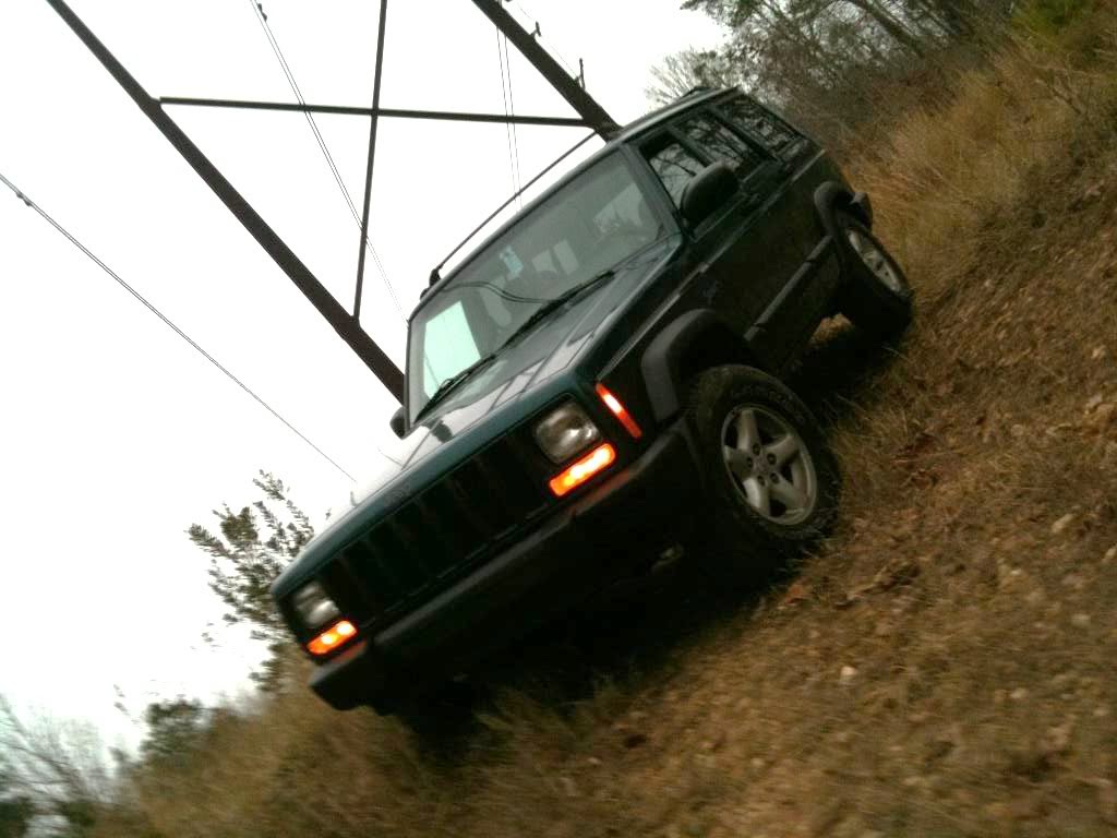 ai1188.photobucket.com_albums_z417_jdm_teggy92_Jeep_20cherokee_cherokeestance3.jpg