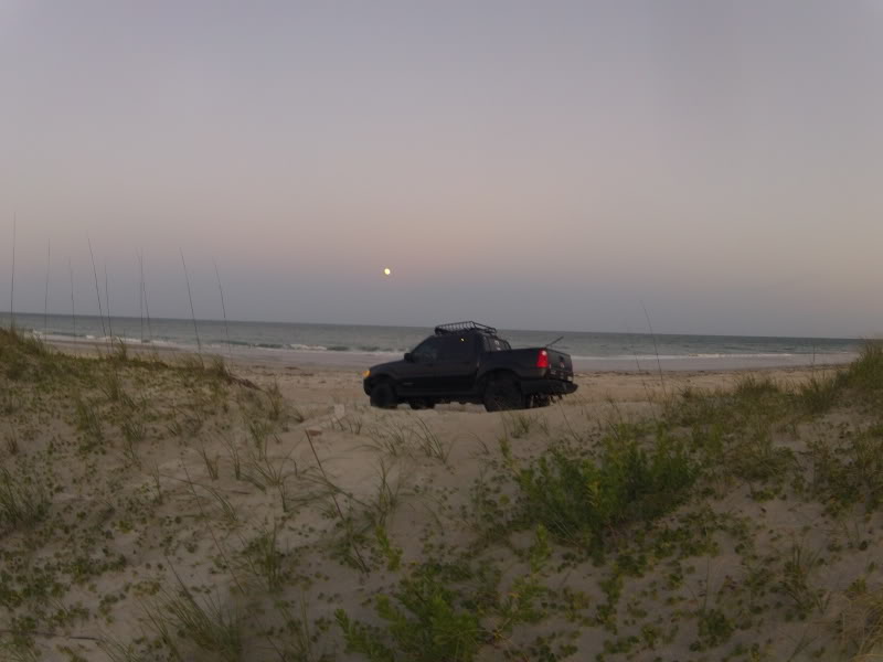 ai128.photobucket.com_albums_p184_redrumbp_Calo_STbeachmoon2.jpg