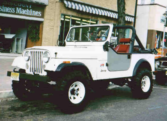 ai129.photobucket.com_albums_p228_TallPeter_Early_20Jeep_20Shots_CJ7firstroundbodyworkDone2.jpg