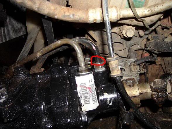 ai130.photobucket.com_albums_p275_nissan11_leak.jpg