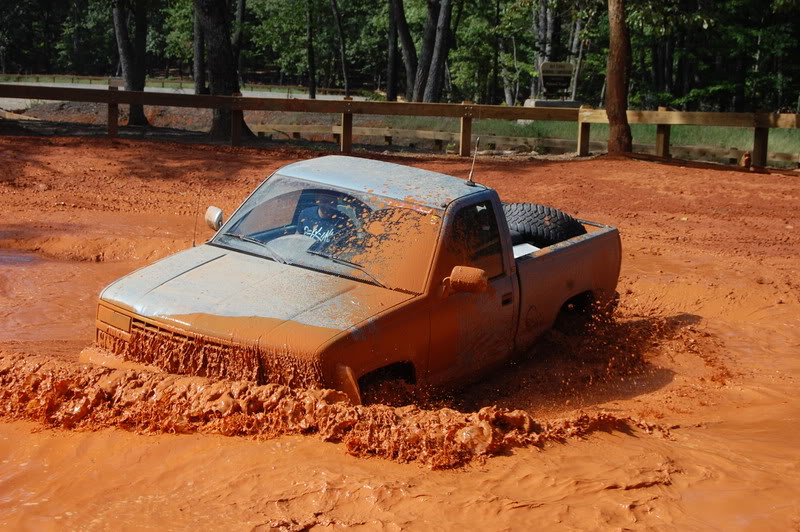 ai130.photobucket.com_albums_p275_nissan11_Muddin_DSC_0053.jpg