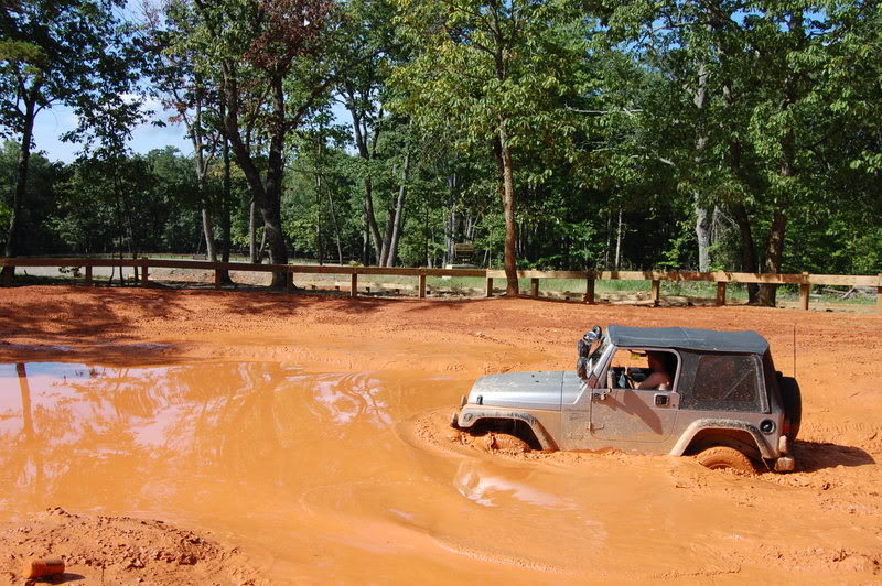 ai130.photobucket.com_albums_p275_nissan11_Muddin_DSC_0055.jpg