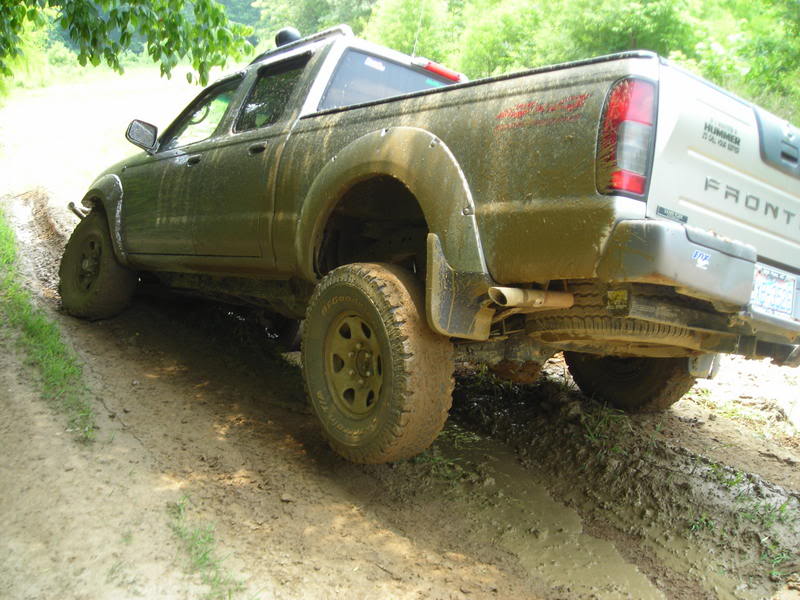 ai130.photobucket.com_albums_p275_nissan11_Muddin_DSCN0612.jpg