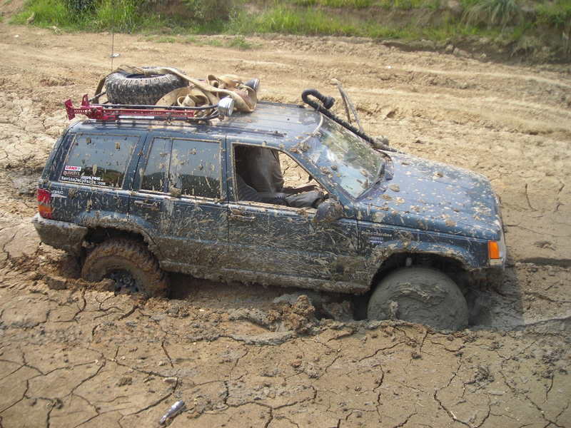 ai130.photobucket.com_albums_p275_nissan11_Muddin_DSCN1104.jpg