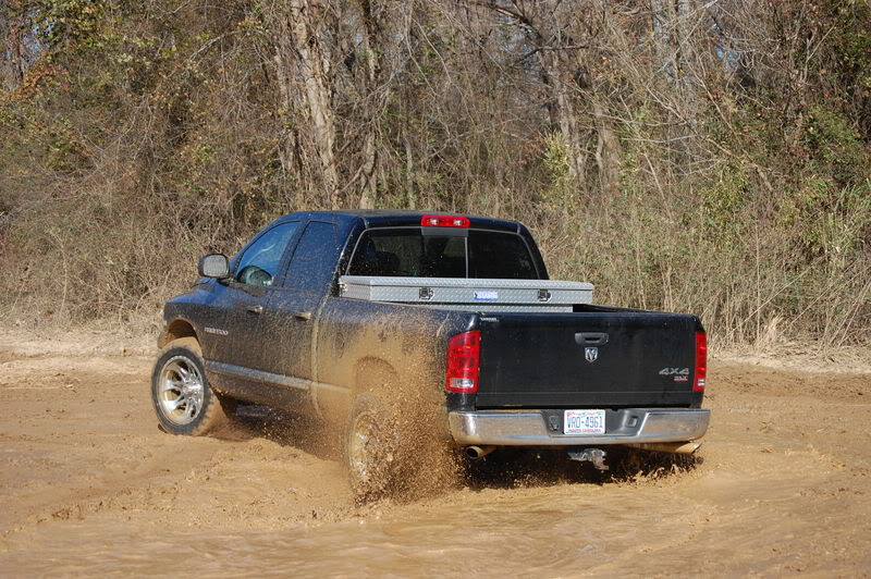 ai130.photobucket.com_albums_p275_nissan11_Muddin_Lexington_201_6_08_DSC_0193.jpg