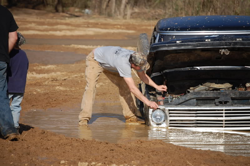 ai130.photobucket.com_albums_p275_nissan11_Muddin_Lexington_201_6_08_DSC_0222.jpg