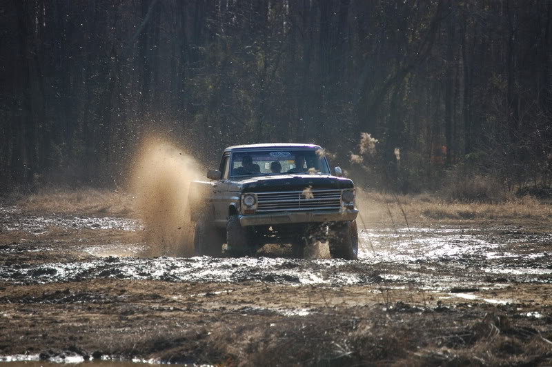 ai130.photobucket.com_albums_p275_nissan11_Muddin_Lexington_201_6_08_DSC_0238.jpg