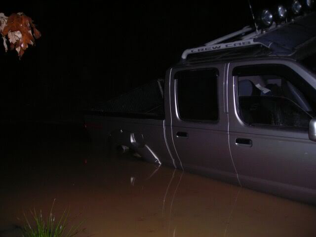 ai130.photobucket.com_albums_p275_nissan11_Muddin_water2.jpg