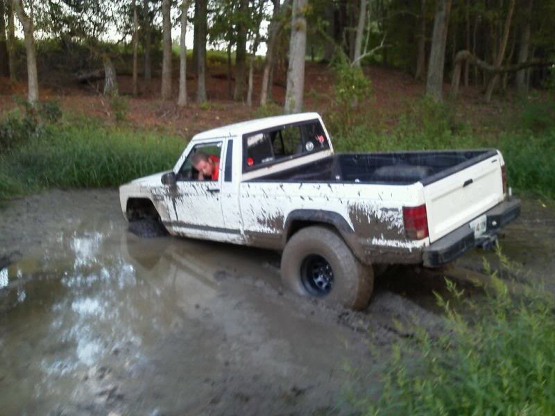 ai140.photobucket.com_albums_r38_jeepercam3_jeepmud2.jpg