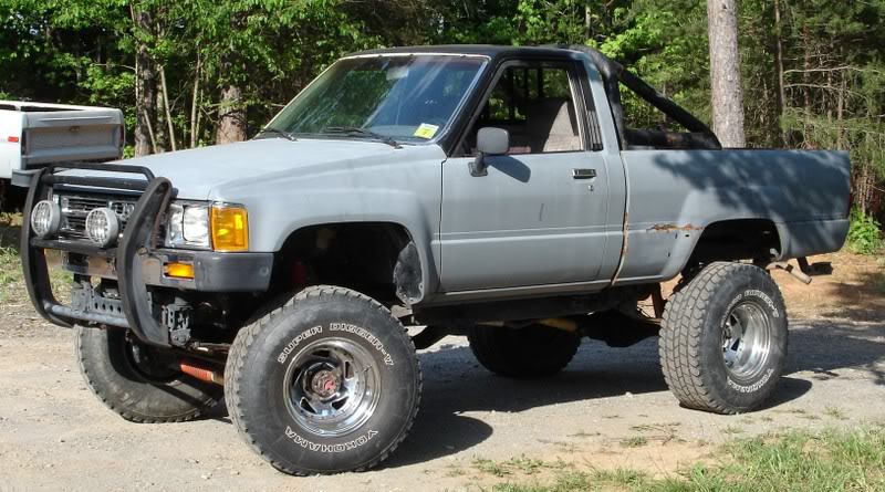 ai146.photobucket.com_albums_r279_boice1971_84yota1.jpg