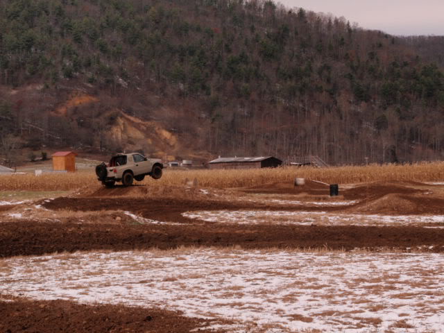 ai15.photobucket.com_albums_a357_sabre07_Lighthorse_20Truck_PB220354.jpg
