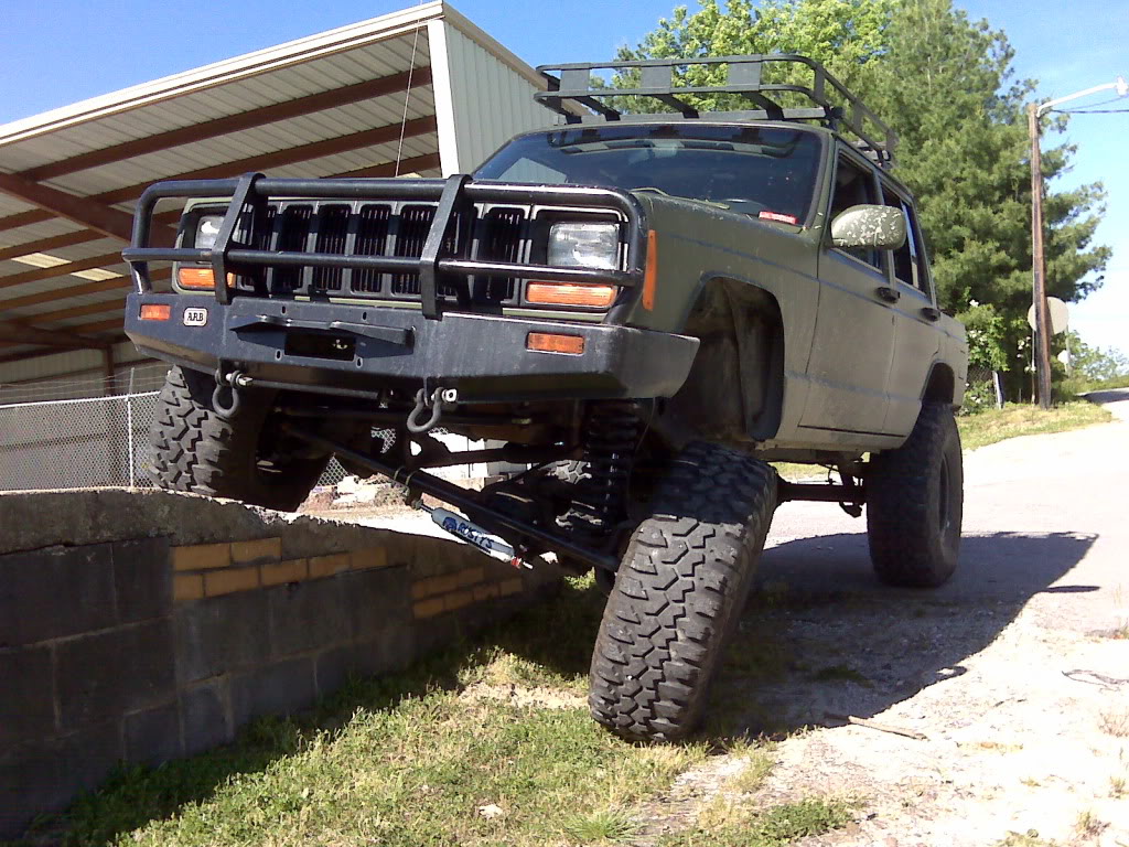 ai166.photobucket.com_albums_u88_sleeperwagon1_flexinjeep2.jpg