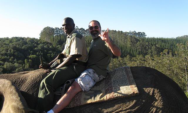 ai168.photobucket.com_albums_u182_turtlemechanic_Africa_20safari_elephantride.jpg