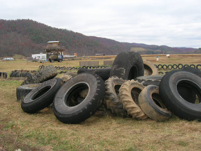 ai168.photobucket.com_albums_u182_turtlemechanic_ractrackpics_tires1.jpg