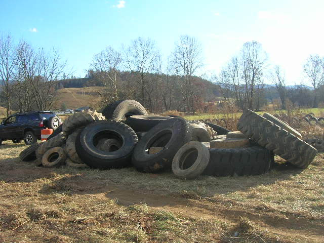 ai168.photobucket.com_albums_u182_turtlemechanic_ractrackpics_tires3.jpg