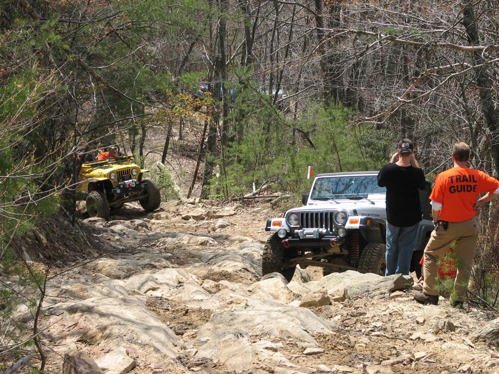 ai179.photobucket.com_albums_w282_HannahWCU_Jeep_20Jamboree_202007_024.jpg