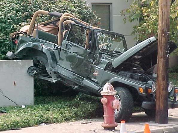 ai182.photobucket.com_albums_x267_bjharding_2007_jeepcrash35.jpg