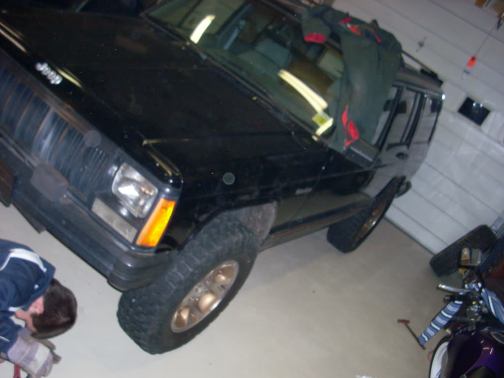 ai182.photobucket.com_albums_x267_bjharding_2007_mud_20mower_wills_20xj_DSCN0192.jpg