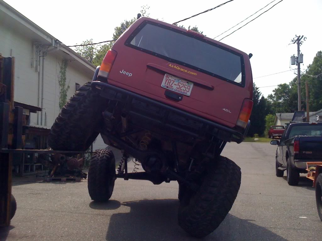 ai190.photobucket.com_albums_z249_99ncxj_xj_20axle_20swap_phonepics5_3059.jpg